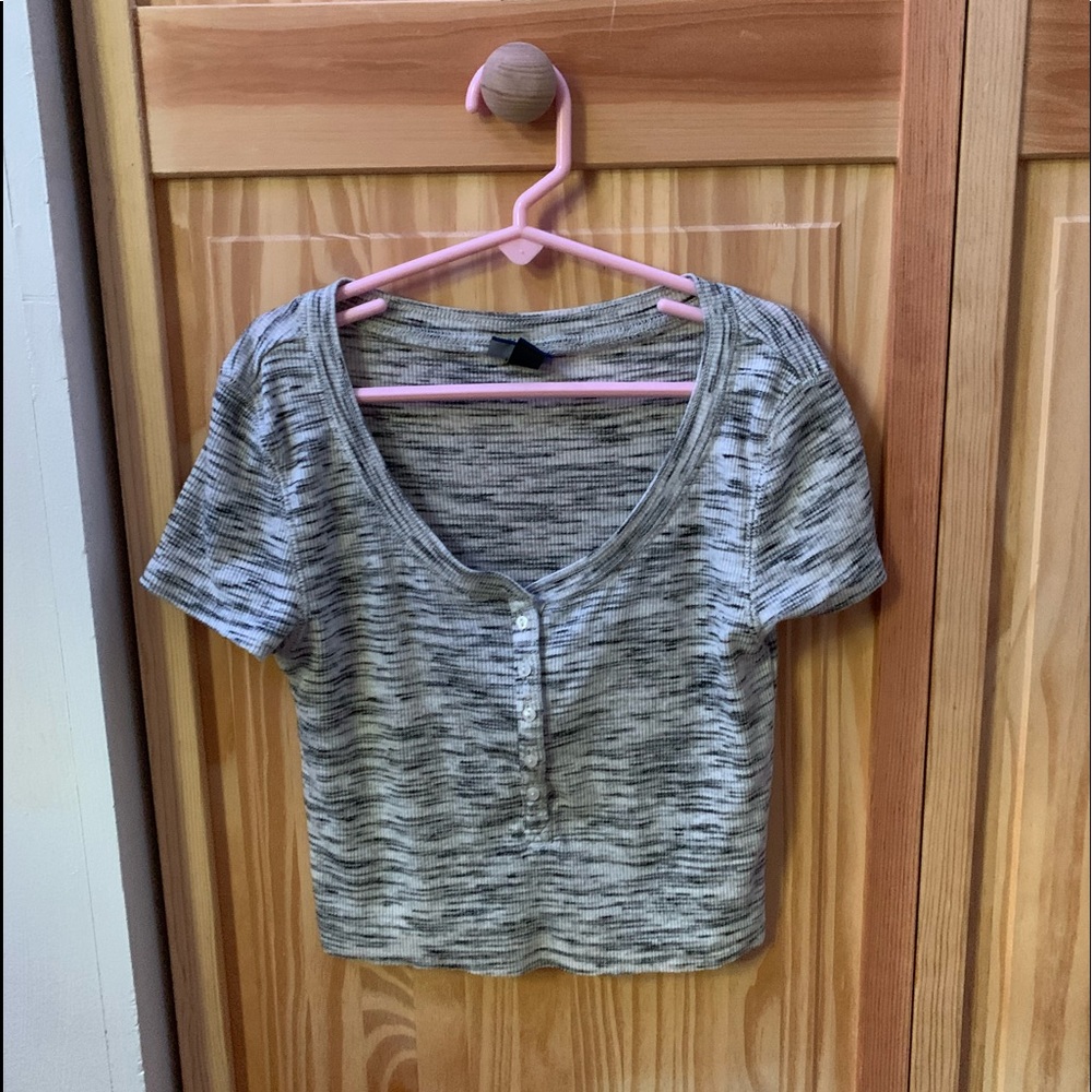 Cropped grey tshirt